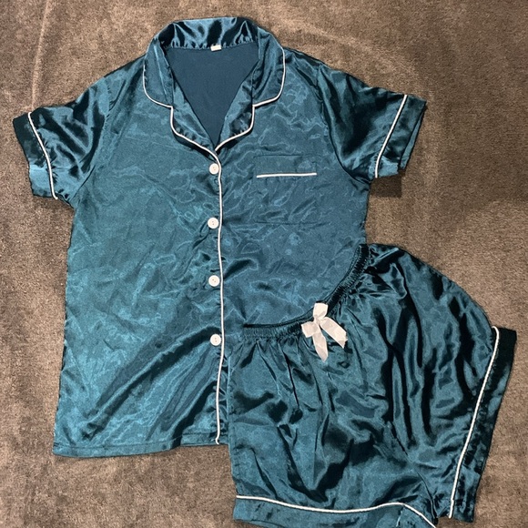 LOT of women’s satin pajamas sets size small - Picture 3 of 4